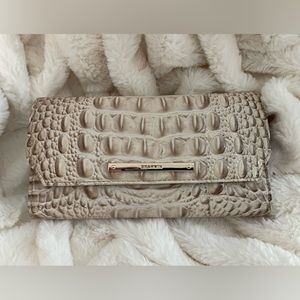 Brahmin wallet